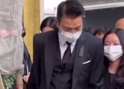 刘德华双手捧遗照送父亲出殡 容祖儿谢霆锋送花牌悼念刘德华父亲