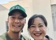 吴彦祖去看贾玲了 吴彦祖晒与贾玲自拍