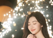 景甜庆祝37岁生日 逆光造型呈现朦胧美感